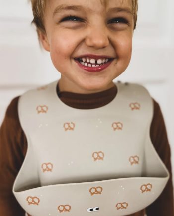 NOUI NOUI | Bavoir silicone "Bretzels" gris clair